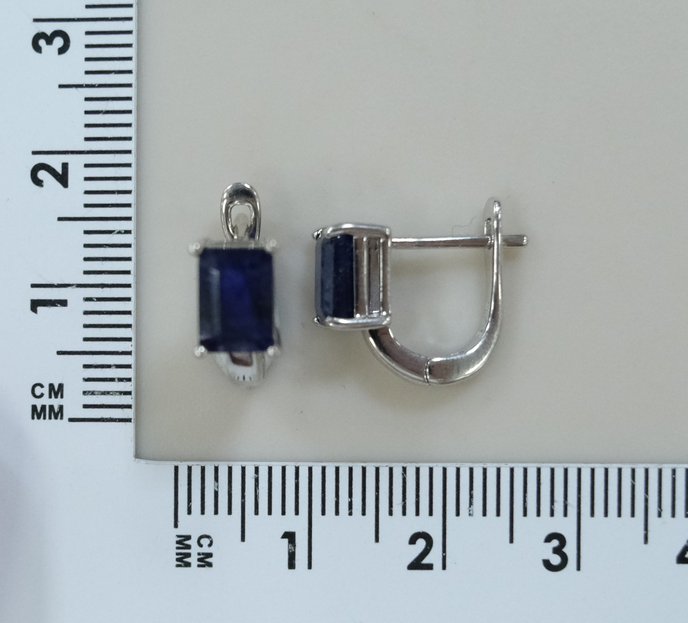 Серебряные серьги с сапфирами